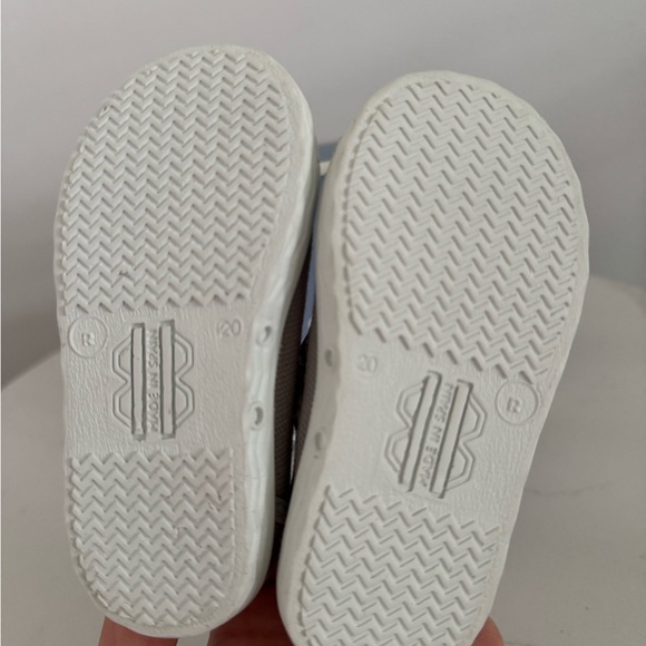 Jacadi Gray and White Baby Walker Shoes with Elastic Panels - Picture 4 of 6